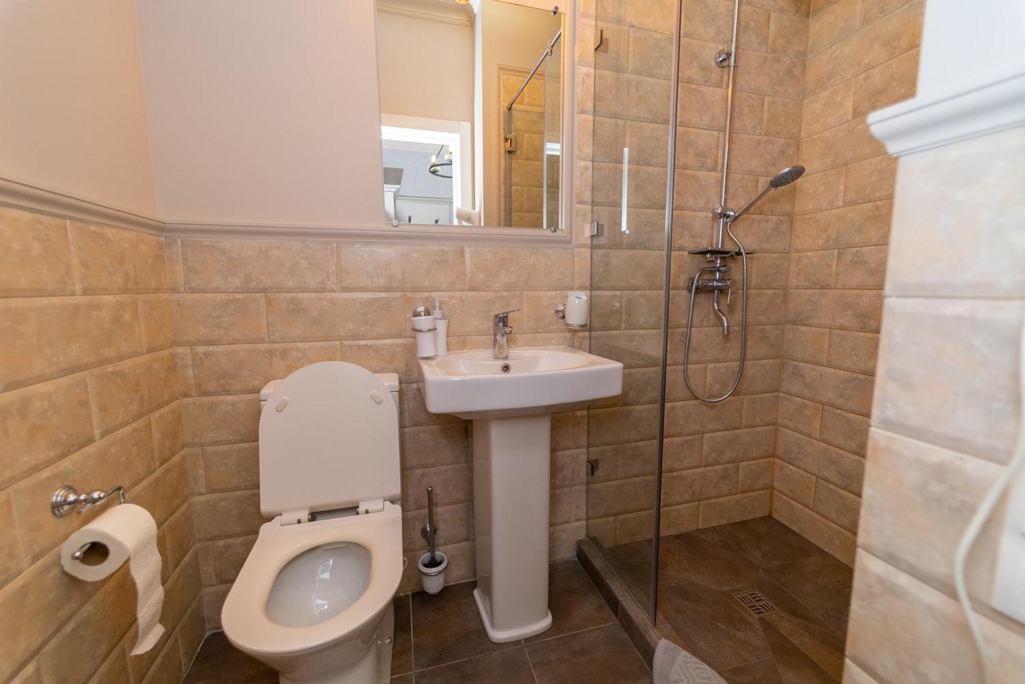 Maner Hotel Odessa Extérieur photo